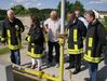 Gerd Fischer von der Süwag erläutert Präsidentin Dagmar Barzen, Landrat Günter Kern,Frank Puchtler die Pläne