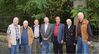 Die gewählten Vorstandsmitglieder treten zum Gruppenfoto zusammen.